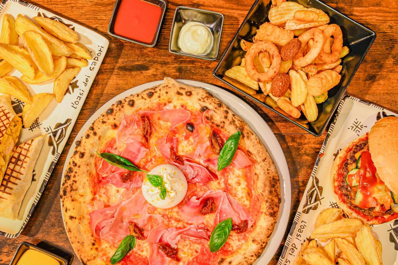 Tagliere misto di fritti e pizza da condividere